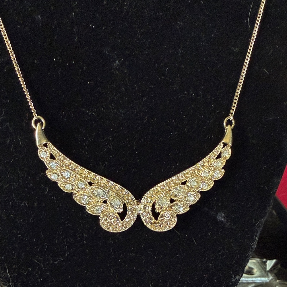 Elegant Gold Wing Necklace